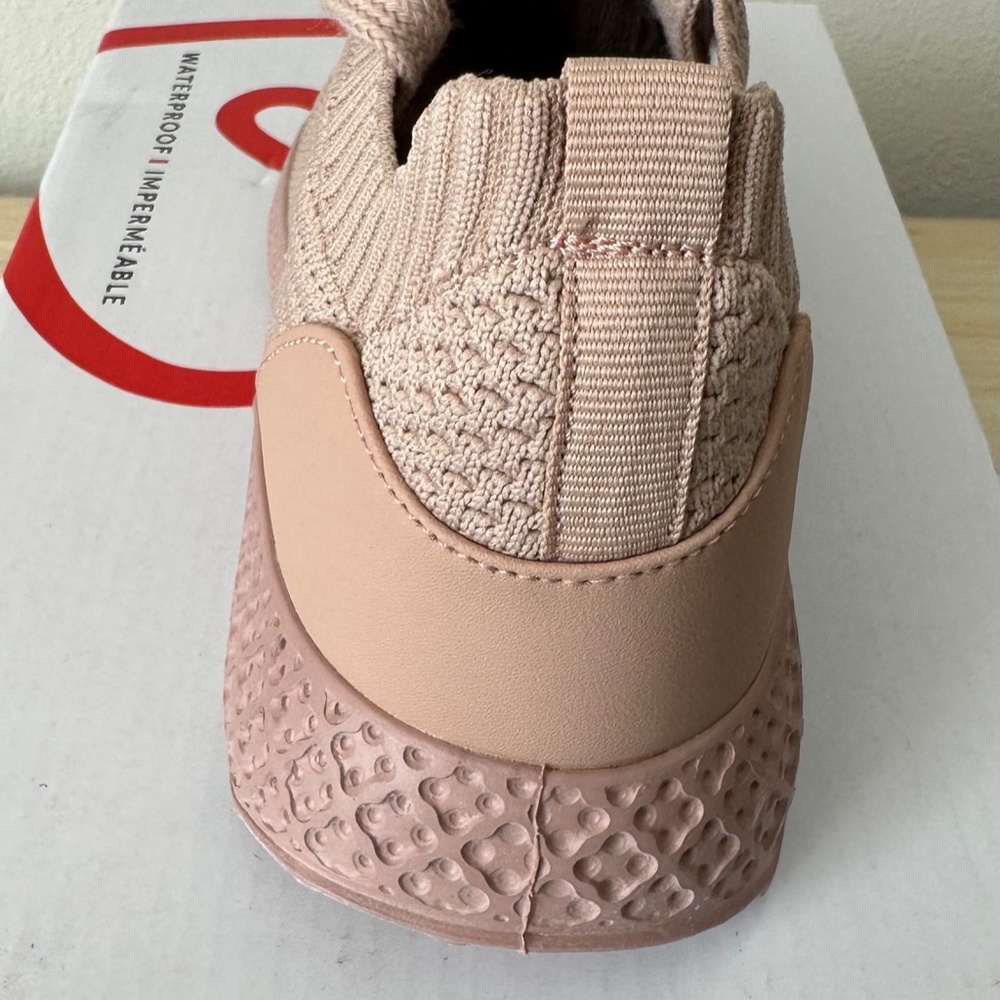 Blondo Women's Shara Waterproof Blush Sneaker Size 5.5 - Picture 4 of 9